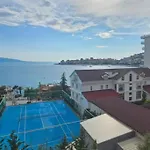 Appartamento In Centro Con Vista Mare E Garage Privato