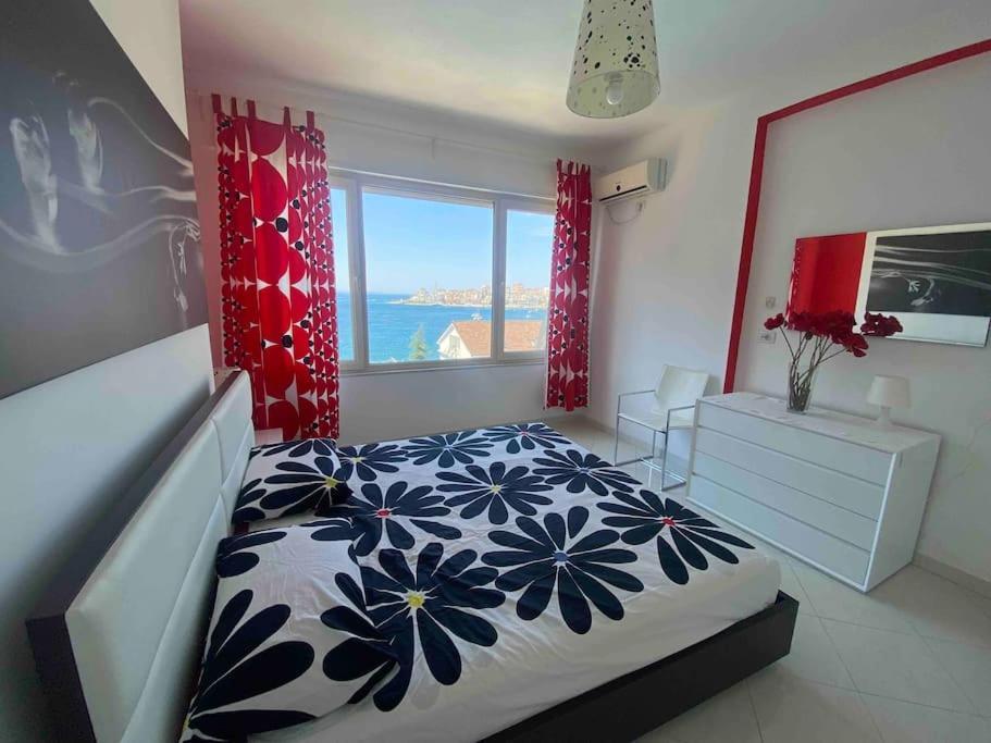 In Centro Con Vista Mare E Garage Privato Apartament